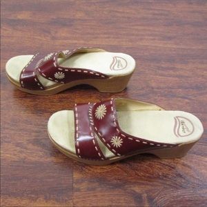 Dansko Shoes - Dansko Embroidered SlideOn Wedges 39 Dansko Shoes - Dansko Embroidered SlideOn Wedges 39